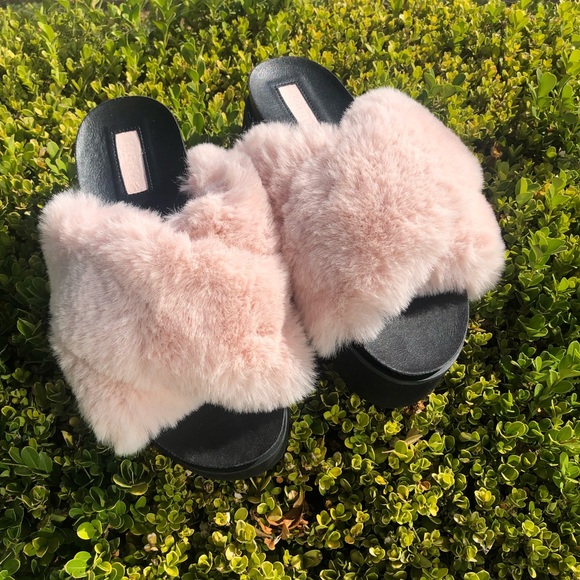 Forever 21 Shoes - Furry slides